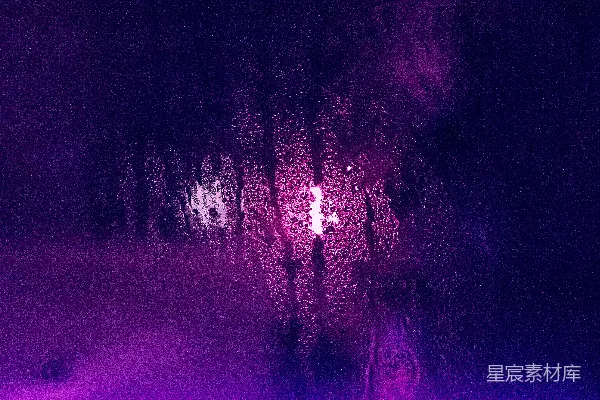 高清摄影 一张窗户的特写镜头中透出紫色光芒