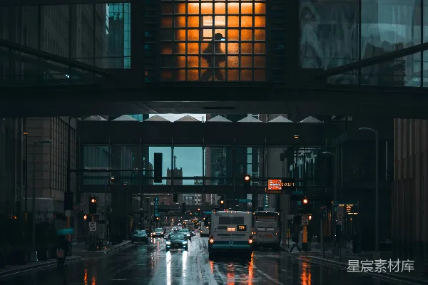 高清摄影 路途中夜行驶的车辆