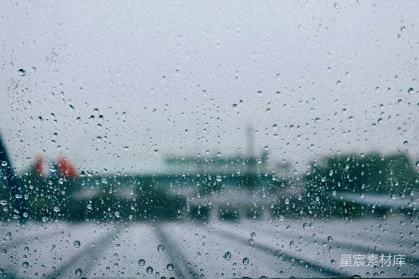 高清摄影 玻璃面板上的水珠