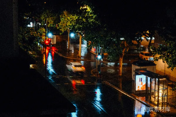 高清摄影 夜晚雨中的一条城市街道