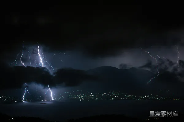 高清摄影 夜间山中遭遇雷击