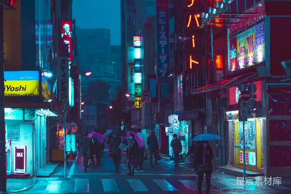 高清摄影 夜间行人走在人行道上