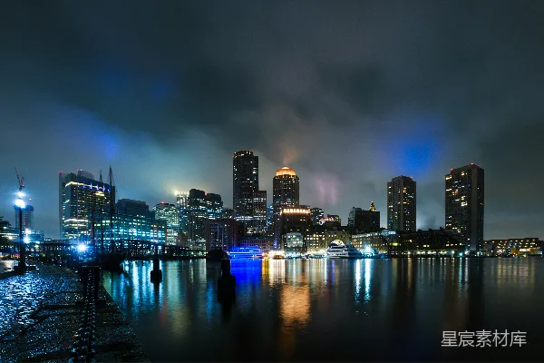 高清摄影 夜晚城市 skyline 的水中倒影闪烁着灯光