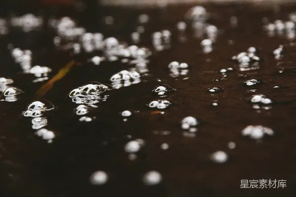 高清摄影 桌面上水滴的特写镜头