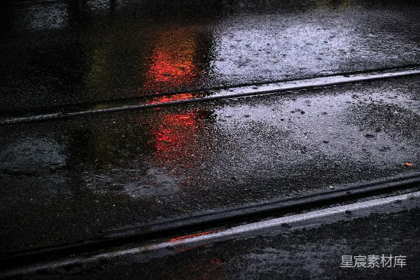 高清摄影 白天的黑白公路