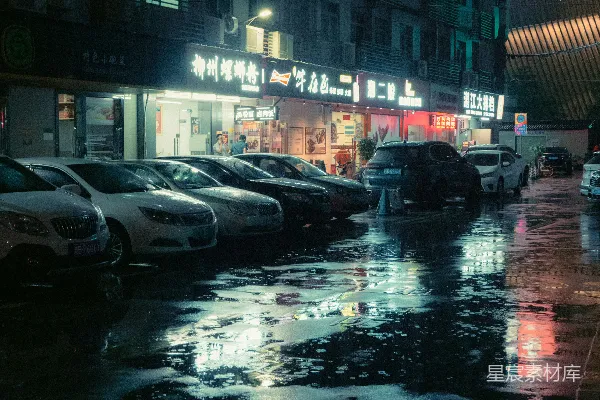 高清摄影 白天停在路侧的汽车