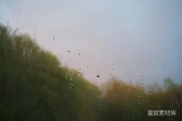 高清摄影 玻璃窗上的雨滴