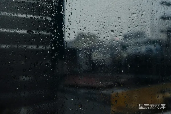 高清摄影 窗户上挂着雨珠