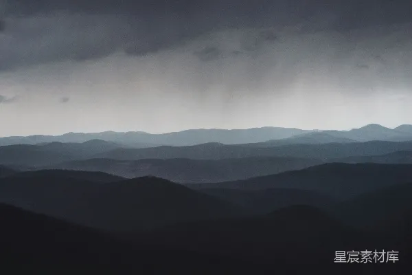 高清摄影 白天山间白云下的景象