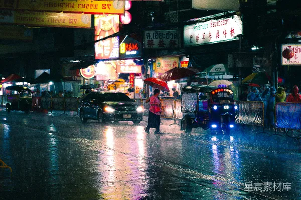 高清摄影 夜晚充满车辆的街道