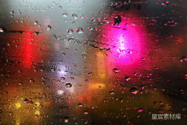 高清摄影 玻璃上雨滴的特写摄影