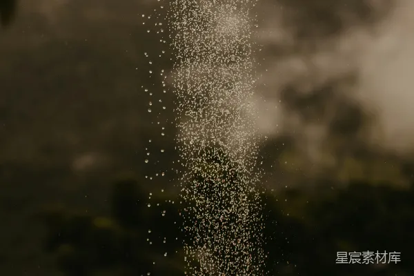 高清摄影 淋浴头洒满了水