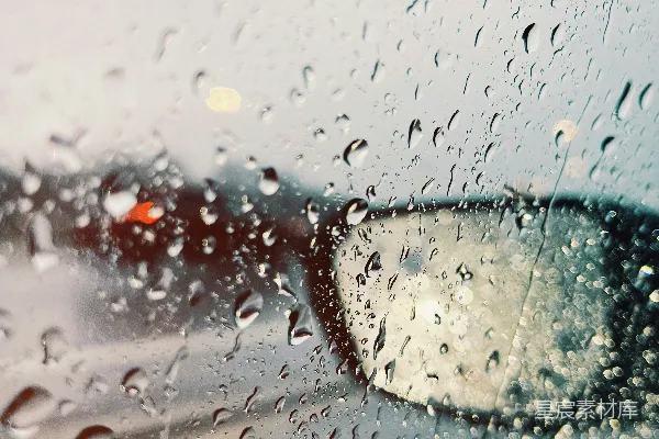 高清摄影 雨天汽车的侧视镜