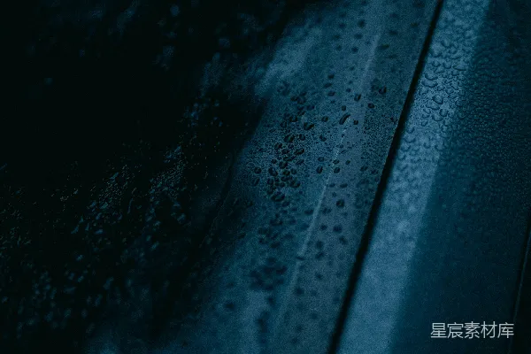 高清摄影 雨中汽车侧面的特写