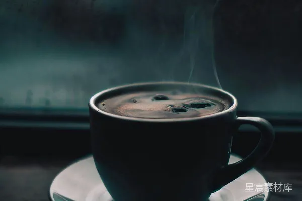 高清摄影 茶杯放在一个托盘上