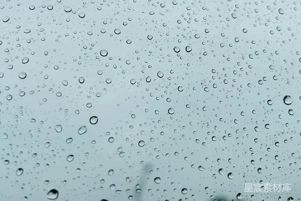 高清摄影 背景中有建筑的窗户上的雨滴