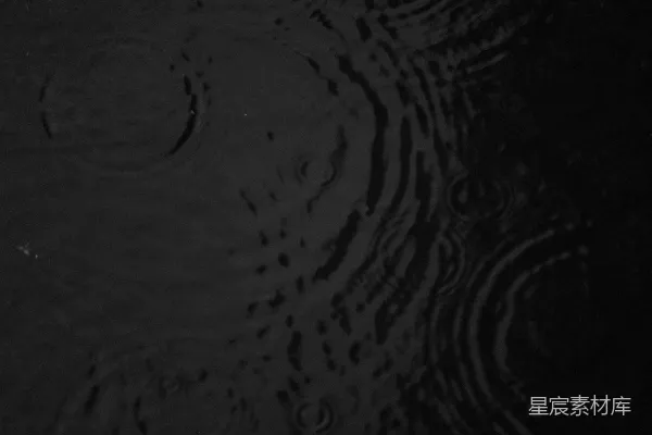 高清摄影 水滴落在水面