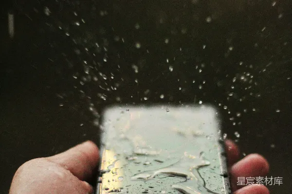 高清摄影 手持智能手机的人