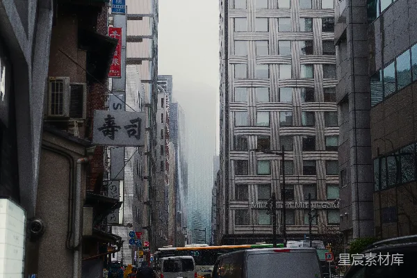 高清摄影 一条街道挤满了许多高大的建筑物