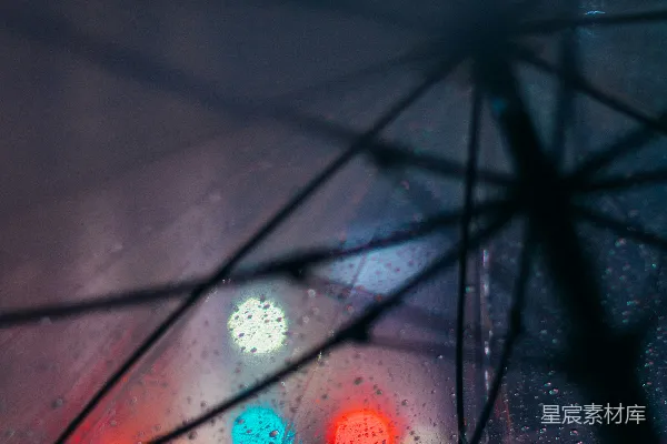 高清摄影 黑伞上的水滴