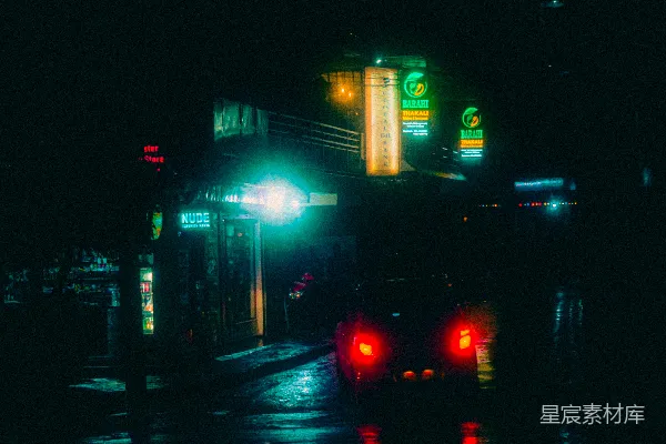 高清摄影 夜晚的城市街道及其街灯