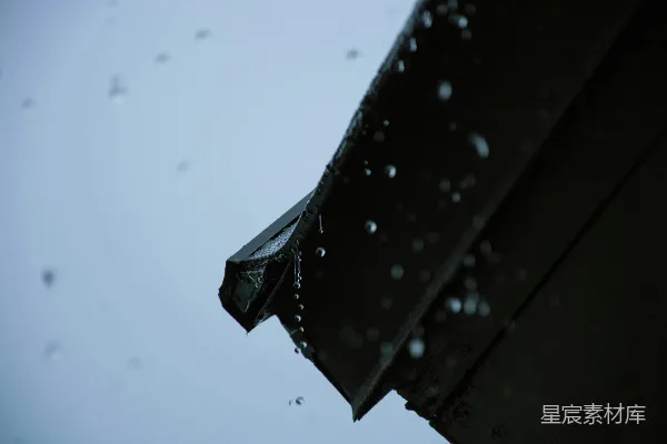 高清摄影 一把带有雨滴的黑色伞