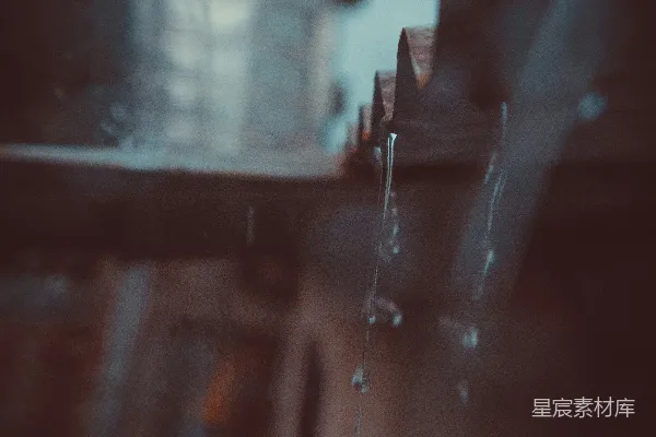 高清摄影 背景中有钟楼的一幢模糊的建筑的照片