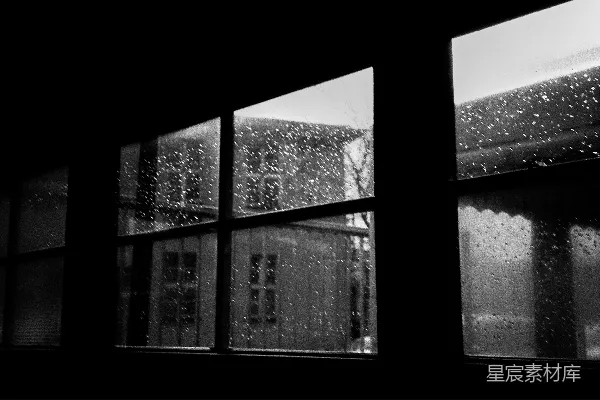 高清摄影 一幅黑白照片中的雨中窗户