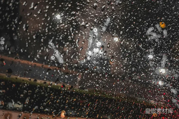 高清摄影 窗户上挂着雨drops