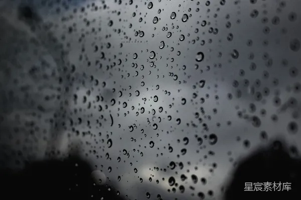 高清摄影 窗户上的雨滴