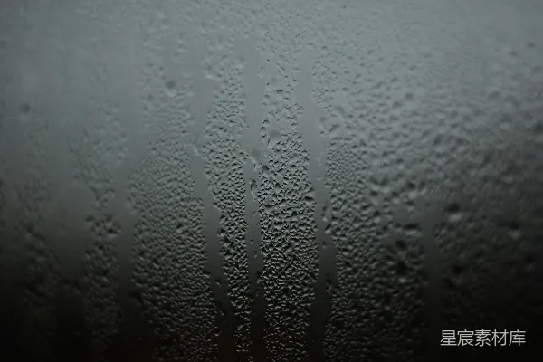 高清摄影 玻璃表面上滴水的暗背景