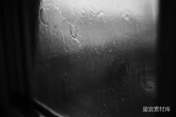 高清摄影 窗户上的雨滴特写
