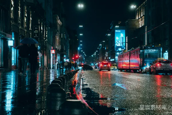 高清摄影 城市街道上的一夜风雨。