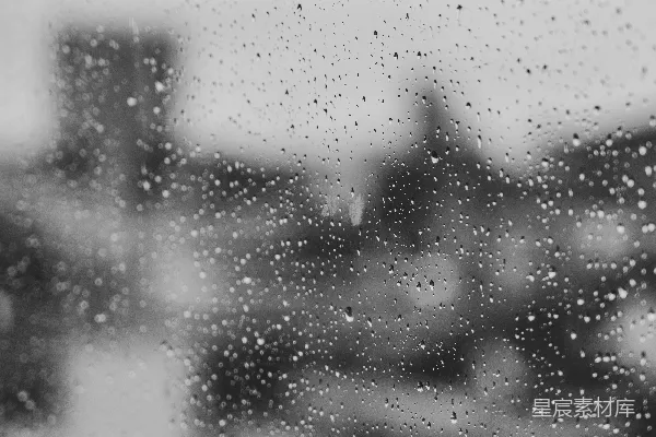 高清摄影 黑白照片中的窗外雨水
