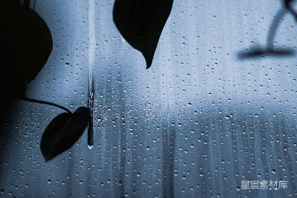 高清摄影 玻璃窗户上有雨滴