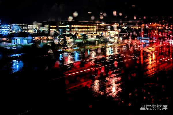 高清摄影 透过蒙上雨的窗户看夜的城市