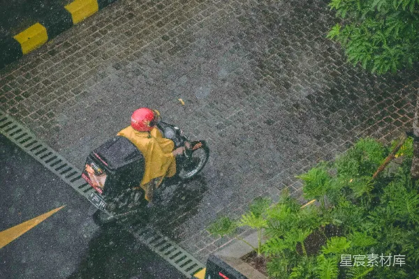 高清摄影 红色头盔的人骑着摩托车