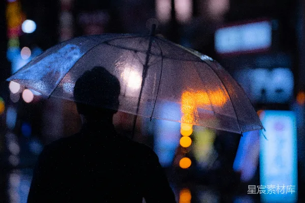 高清摄影 手持雨伞的人