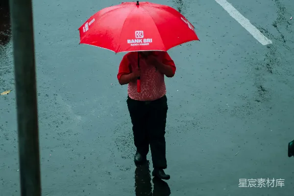 高清摄影 黑色裤子的人拿着红色雨伞