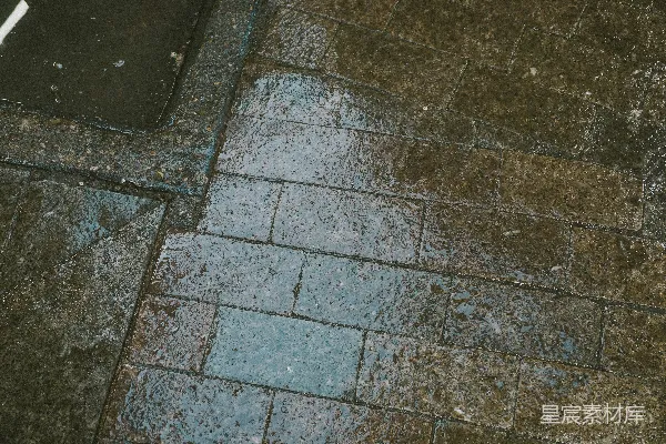 高清摄影 湿的、暗的、长方形的铺地石。
