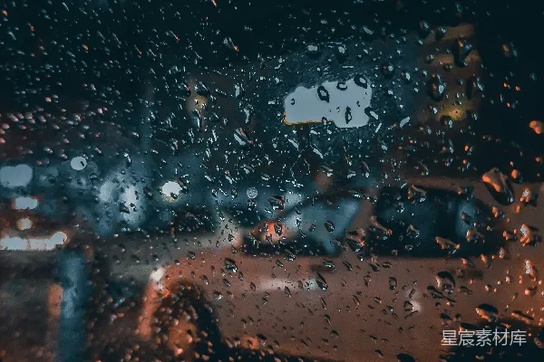 高清摄影 从车内看的一条雨中的街道