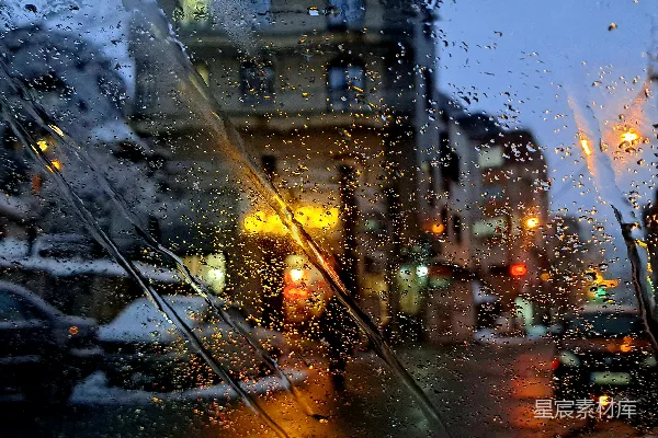 高清摄影 透过雨窗看的城市街道