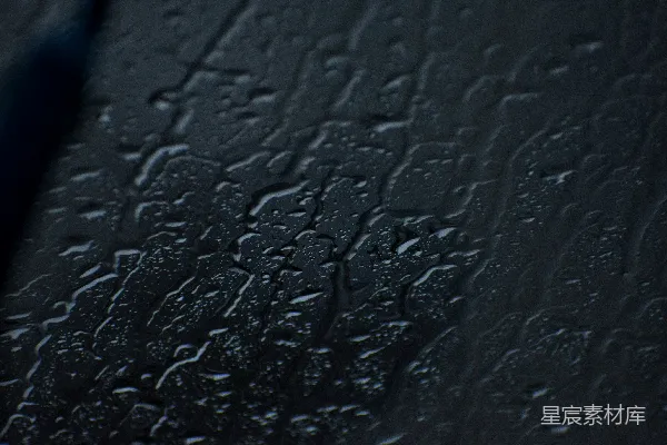 高清摄影 窗户上雨滴的特写