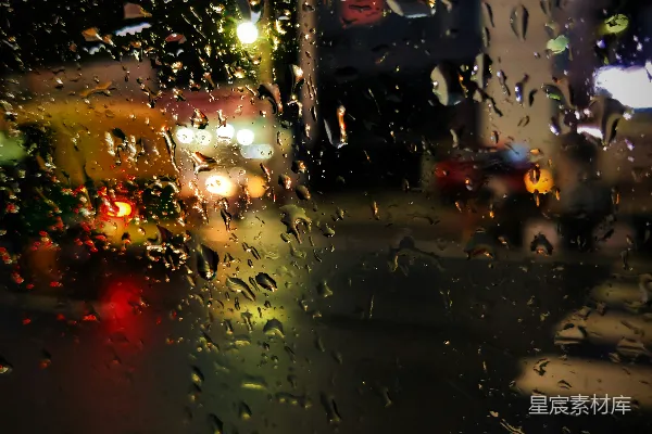 高清摄影 车窗旁雨中街道的一瞥