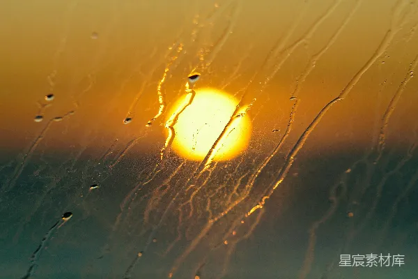 高清摄影 窗口正对着的大海，夕阳西下。