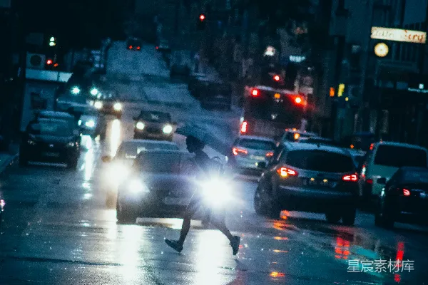 高清摄影 夜晚路上的车辆