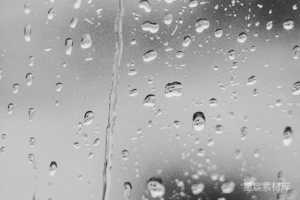 高清摄影 窗玻璃上的雨滴背景模糊