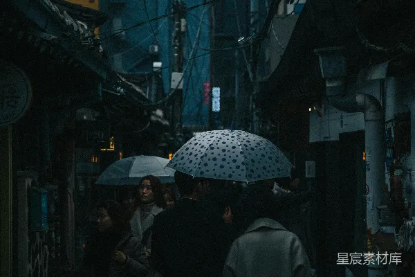 高清摄影 白天人们在街上行走