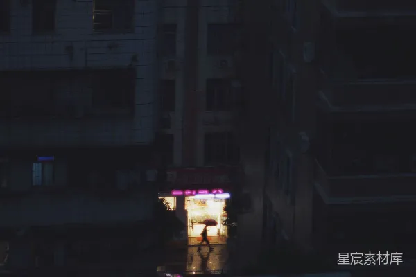 高清摄影 夜晚中的白色混凝土建筑