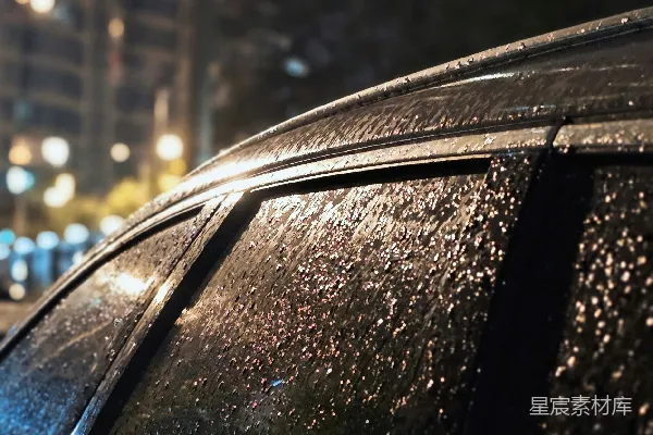 高清摄影 夜间车窗上的雨滴